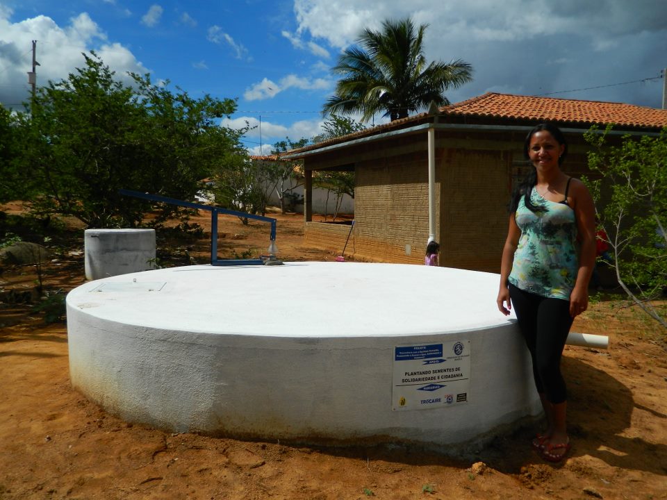 Foto 6 Cisterna com sistema de boia na comunidade Pedra D_água município de Matureía.jpg